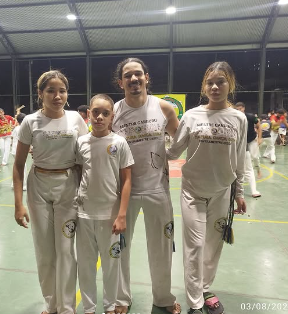 Grupo de capoeira reunido