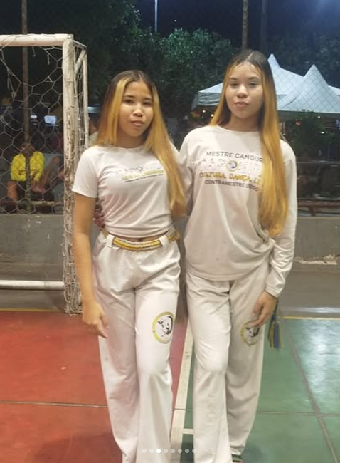 Músico tocando berimbau